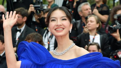7 Gaya Glamor Raline Shah di Cannes Film Festival 2023, Ketemu Salma Hayek