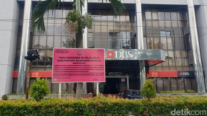 Gedung aset Surya Darmadi di Medan disita Kejagung.