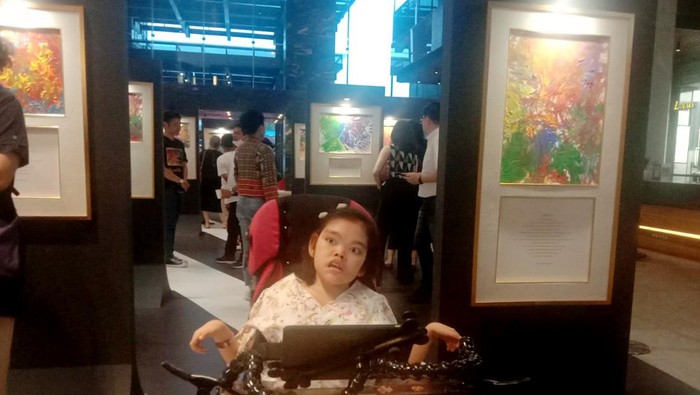 Keren Banget! Ini Lukisan Karya Olivia Anak Berkebutuhan Khusus Sebuah Buku berjudul βBeyond The Limit