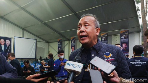 Ketua DPW Nasdem Jabar Saan Mustopa saat menghadiri Kemah Restorasi dan Sekolah Calon Legislatif di perkemahan Kebon Pines Cikole, Lembang, Kabupaten Bandung Barat (KBB).