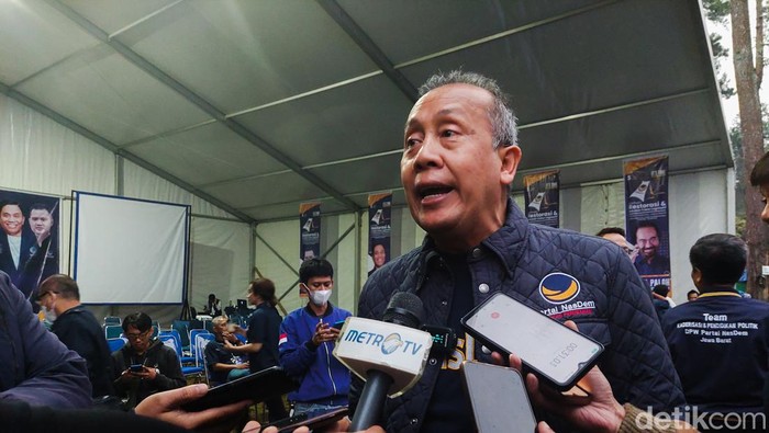 Ketua DPW Nasdem Jabar Saan Mustopa saat menghadiri Kemah Restorasi dan Sekolah Calon Legislatif di perkemahan Kebon Pines Cikole, Lembang, Kabupaten Bandung Barat (KBB).