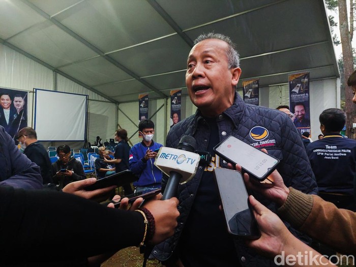 Ketua DPW Nasdem Jabar Saan Mustopa saat menghadiri Kemah Restorasi dan Sekolah Calon Legislatif di perkemahan Kebon Pines Cikole, Lembang, Kabupaten Bandung Barat (KBB).