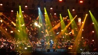 Ahmad Dhani di konser orkestra Dewa 19 di Surabaya/Foto: Wisnu Setiadarma
