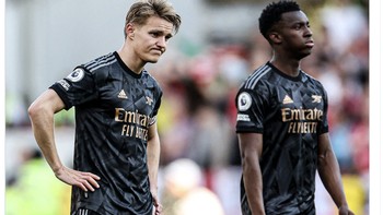 Padahal sebenarnya, Arsenal sudah begitu dekat meraih juara Liga Inggris. Foto: Twitter