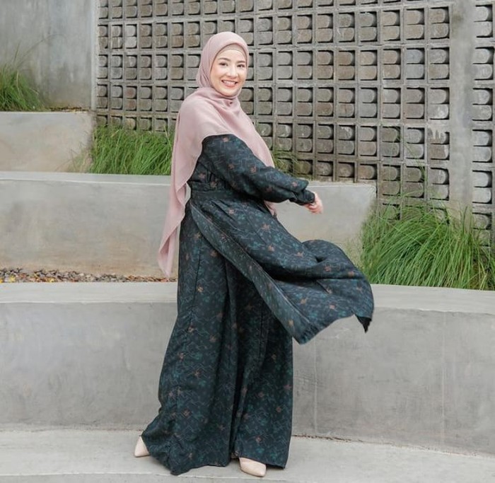 Slurrp! Natasha Rizky Jago Bikin Es Kopi yang Nikmat dan Segar