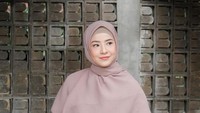Kabar heboh datang dari keluarga Desta Mahendra dan Natasha Rizky. Desta mengajukan gugatan cerai terhadap istrinya. Foto: TikTok/natasharizky93