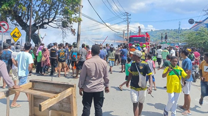 Pasar Wosi Manokwari kebakaran.