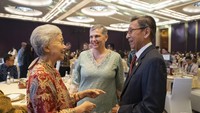 Tampak pula mantan Wakil Presiden Boediono. Boediono adalah salah satu penerima pertama beasiswa Colombo Plan (asal mula Australia Awards) pada tahun 1963. Boediono saat itu berkesempatan untuk belajar di University of Western Australia. (Foto: Rony Zakaria/Kedubes Australia)