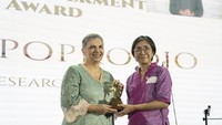 Jeanne Rini Poespoprodjo, pemenang Alumni Australia Awards bidang Penghargaan Memajukan Pemberdayaan Perempuan dan Inklusi Sosial, saat ini berada di Rumah Sakit Kabupaten Mimika di Timika. Ia telah mengabdikan dirinya selama lebih dari 20 tahun dalam karir medisnya untuk melawan malaria pada ibu dan anak. Jeanne adalah seorang dokter spesialis malaria, dokter anak, dan peneliti yang terkenal di tingkat internasional. Ia telah meraih gelar PhD di bidang Ilmu Kedokteran dari Menzies School of Health Research, Charles Darwin University. (Foto: Rony Zakaria/Kedubes Australia)