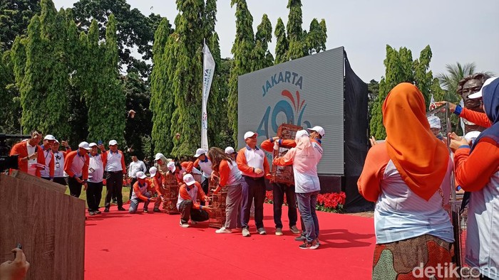 Penjabat (Pj) Gubernur DKI Jakarta Heru Budi Hartono meresmikan pencanangan rangkaian kegiatan HUT ke-496 DKI Jakarta (Adrial/detikcom)