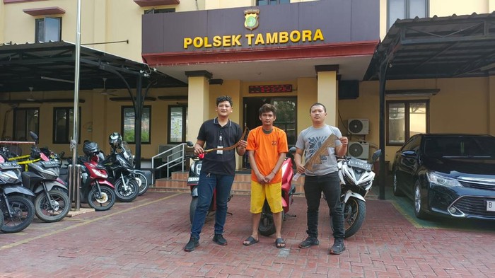 Polisi menangkap pria diduga geng motor (dok istimewa).