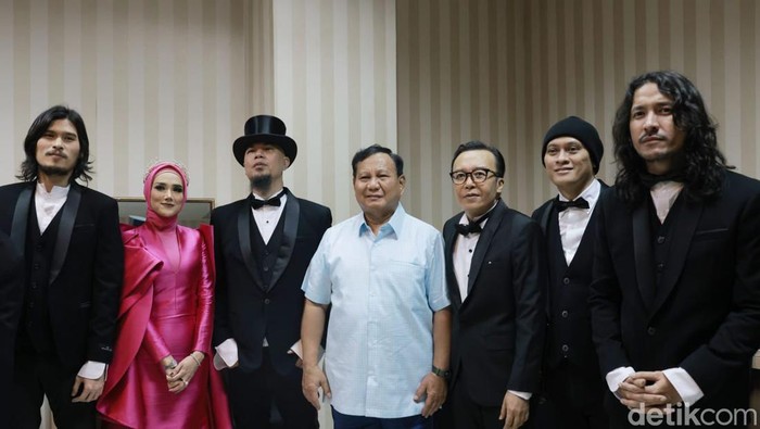 Prabowo hadiri konser Dewa 19 bareng Ari Lasso (dok. Istimewa)