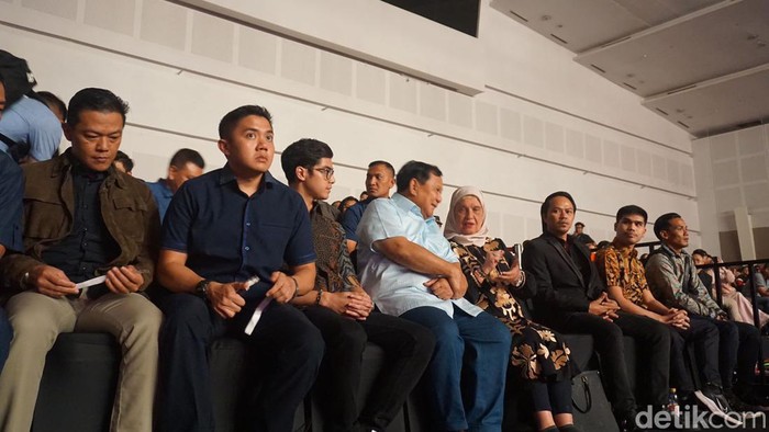 Prabowo nonton konser Dewa 19 di Surabaya Prabowo nonton konser Dewa 19 di Surabaya