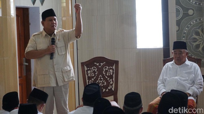 Prabowo saat mengunjungi Ponpes Amanatul Ummah Mojokerto