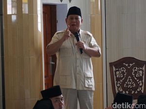 Kala Prabowo Malu-malu Minta Dukungan Nyapres Saat Kunjungi Ponpes Jatim