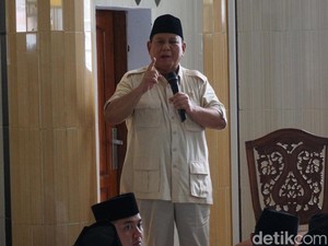 Kala Prabowo Malu-malu Minta Dukungan Nyapres Saat Kunjungi Ponpes Jatim