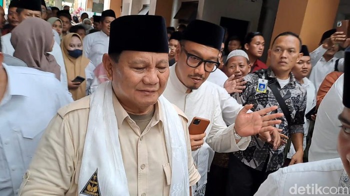 Prabowo Subianto, capres dari Partai Gerindra saat berkunjung ke Ponpes Tebuireng Jombang.