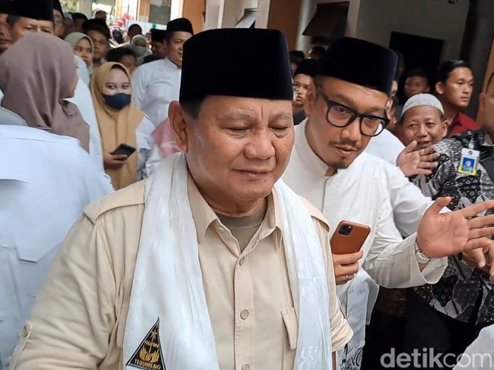 Prabowo Subianto, capres dari Partai Gerindra saat berkunjung ke Ponpes Tebuireng Jombang.