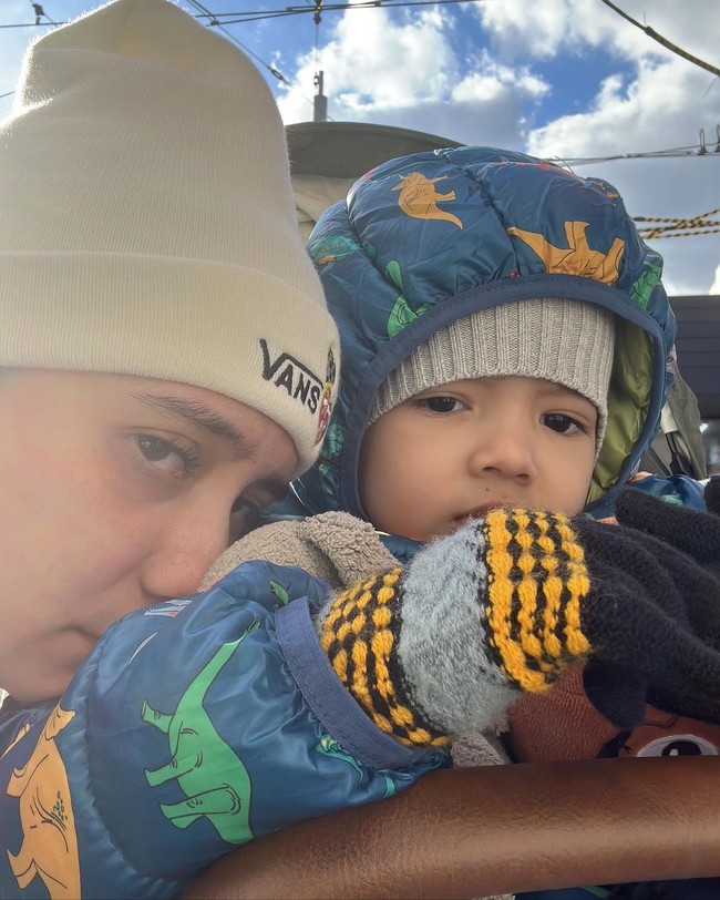 Putri Anne terlihat mengabadikan momen liburan bersama sang anak tanpa didampingi oleh Arya Saloka. Putri Anne sengaja membatasi di bagian kolom komentar di akun Instagramnya. Foto: Instagram@anneofficial1990.