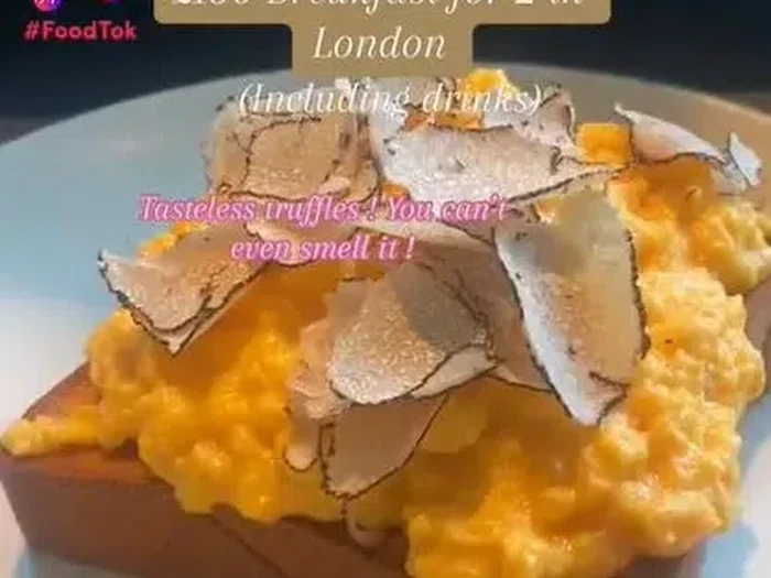 Roti panggang telur seharga Rp 594 ribu.