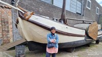Berpose sejenak di depan Museum Groningen