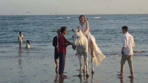 Selain untuk jalan-jalan biasa, sewa kuda juga bisa untuk prewedding di Pantai Canggu Jalan Nelayan, Badung, Bali, Minggu (21/5/2023). (Agus Eka)