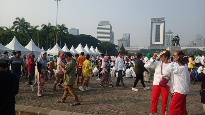 Warga Mulai Padati Monas di Hari Kedua Lebaran Betawi 2023