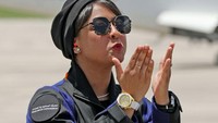 Seperti dilansir AFP, Senin (22/5/2023), Rayyanah Barnawi yang merupakan peneliti kanker payudara, menjadi wanita Saudi pertama yang melakukan perjalanan ke luar angkasa. Barnawi didampingi oleh Ali Al-Qarni yang merupakan seorang pilot jet tempur Saudi.