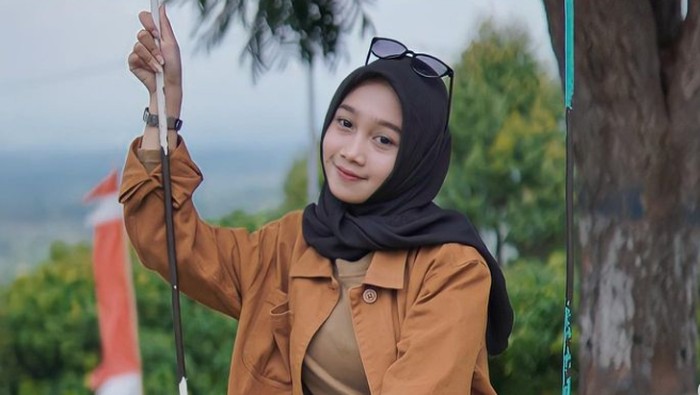 Video live performance Amel Amelia menyanyikan lagu Welas Hang Ring Kene sudah ditonton 623 ribu di YouTube. Ini potret Amel dirangkum dari akun IG @amelias.as.