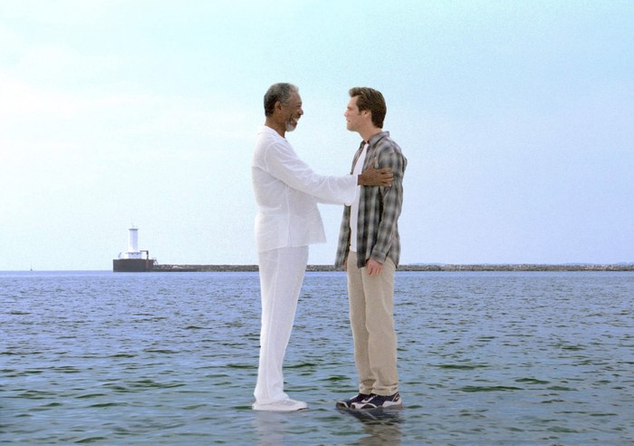 Cuplikan adegan Jim Carrey dan Morgan Freeman di Bruce Almighty (2003).