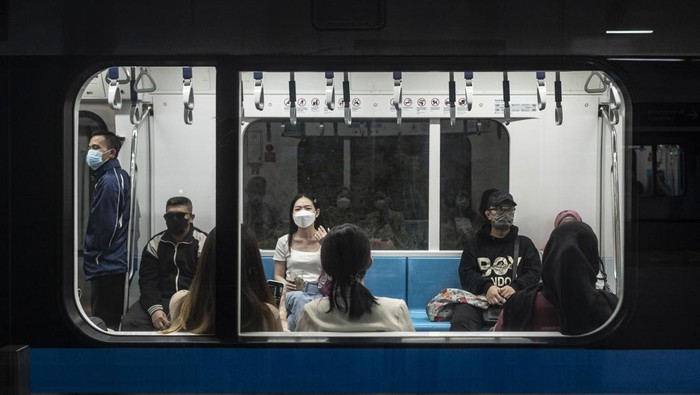 MRT Jakarta adalah layanan transportasi publik berupa kereta yang beroperasi di kawasan Jakarta. Berikut informasi cara beli tiket MRT online dan offline.