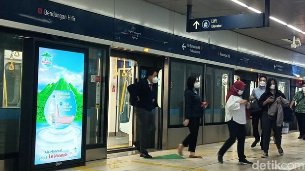 MRT Jakarta adalah layanan transportasi publik berupa kereta yang beroperasi di kawasan Jakarta. Berikut informasi cara beli tiket MRT online dan offline.