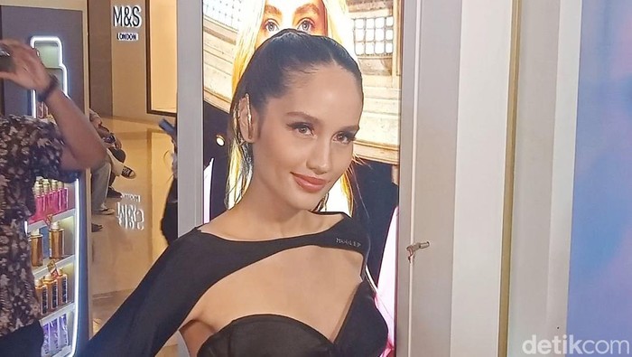 Cinta Laura saat ditemui di sebuah acara di kawasan Tanjung Duren.