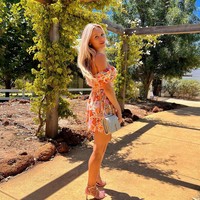 Dasha pun mengakui bahwa awalnya sulit untuk mendapatkan pekerjaan biasa karena ia memilih jeda kosong dalam CV-nya. Tapi karena tekad dan usahanya, kini ia bangga bisa menjalani profesi yang normal meski melelahkan. Foto: Instagram Dasha Daley