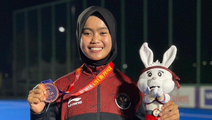 Dian atlet hockey outdoor putri berhasil meraih medali perunggu untuk Indonesia