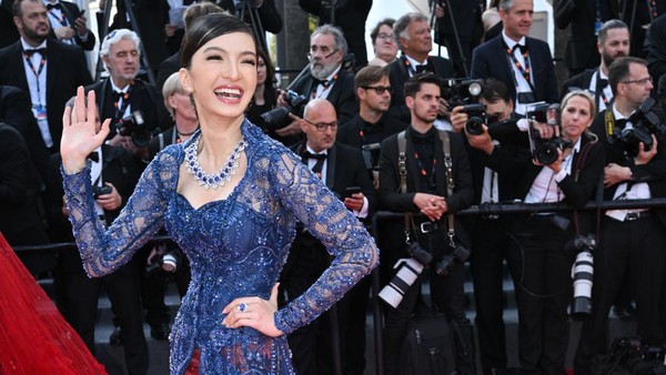8 Gaya Anggun Raline Shah Berkebaya di Cannes Film Festival 2023