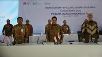 Adapun langkah pencopotan direksi ini merupakan buntut dari gangguan layanan perbankan yang sempat terjadi beberapa waktu lalu.  