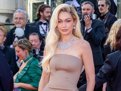 Gigi Hadid menghadiri karpet merah 
