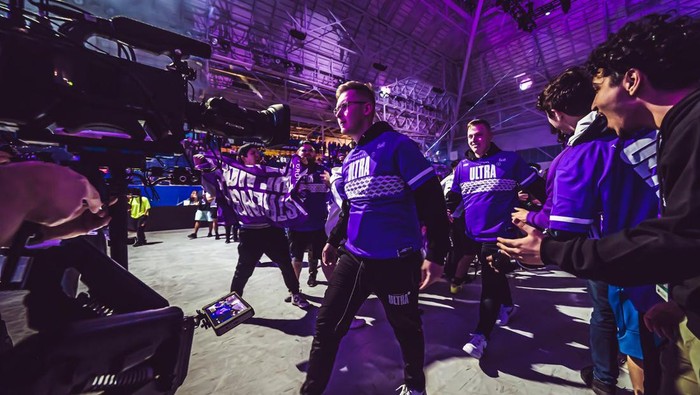 Kepopuleran esports semakin menggila. Selain hadiah turnamen yang besar, hal lain yang tak kalah mengejutkan, yakni jari pemainnya diasuransikan Rp 14 miliar.