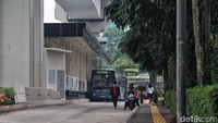 Halte ini sempat ditutup sementara sejak 4 Desember 2019 lalu imbas pembangunan stasiun light rail transit (LRT) Jabodebek. Selama ditutup, halte ini juga direvitalisasi dengan mengusung konsep open air.