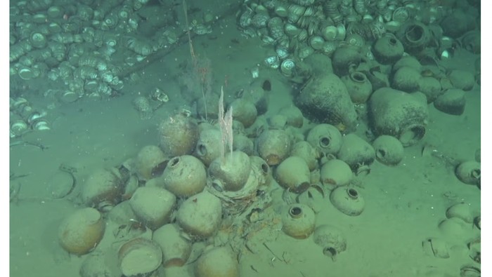 Harta karun 2 bangkai kapal kuno ditemukan di Laut China Selatan Harta karun 2 bangkai kapal kuno ditemukan di Laut China Selatan