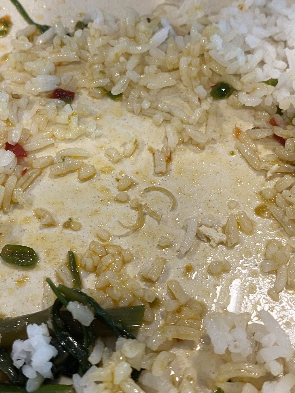 Hii! Ada 6 Potongan Kuku dalam Racikan Nasi Lauk Resto Terkenal