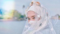 Inara Rusli mendapatkan pundi-pundi dari hasil menjadi tamu di beberapa channel YouTube. Foto: Instagram @mommy_starla