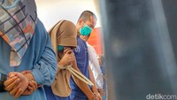 Pemeran dan perekam video syur di kebun teh Rancabali, kawasan wisata Ciwidey, Kabupaten Bandung nampak lesu saat dibekuk jajaran Sat Reskrim Polresta Bandung.