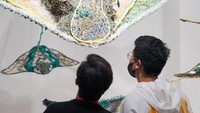 Pameran seni bertajuk Ghost Nets: Awakening the Drifting Giants merupakan karya kolektif Erub Arts yang di dalamnya ada 18 karya seni para seniman.  Foto: Courtesy of Museum MACAN