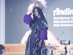 Foto: 8 Koleksi Terbaru Ivan Gunawan, Busana Berhiaskan Anggrek Sulawesi