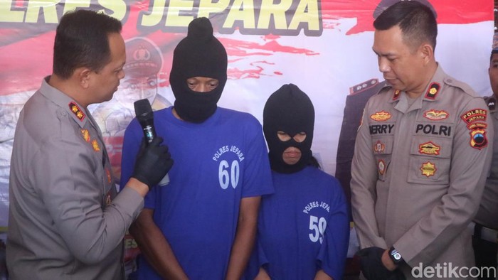 Konferensi pers kasus pasutri buang bayi ke sumur di Mapolres Jepara, Senin (22/5/2023).
