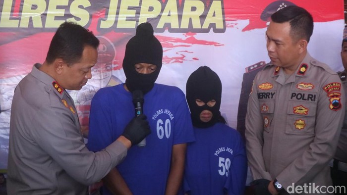 Konferensi pers kasus pasutri buang bayi ke sumur di Mapolres Jepara, Senin (22/5/2023).