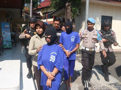 Konferensi pers kasus pasutri buang bayi ke sumur di Mapolres Jepara, Senin (22/5/2023).