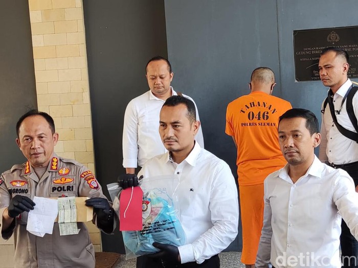 Konferensi pers kasus penganiayaan di Warmindo wilayah Maguwoharjo, Depok, Sleman, di Mapolda DIY, Senin (22/5/2023)